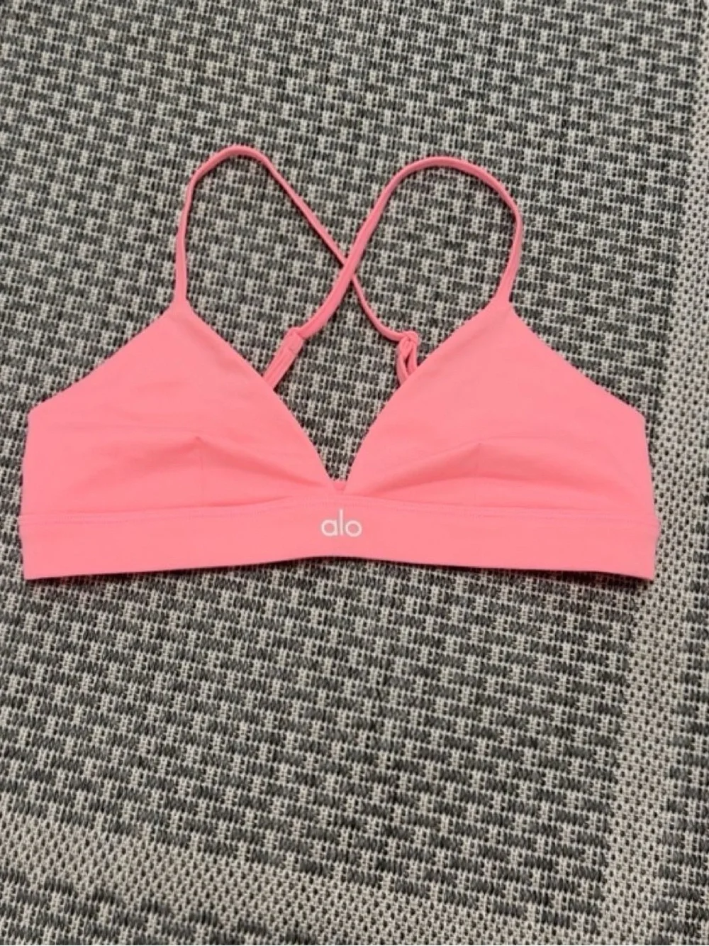 Alo Yoga Splendor Bra in Neon Bubblegum